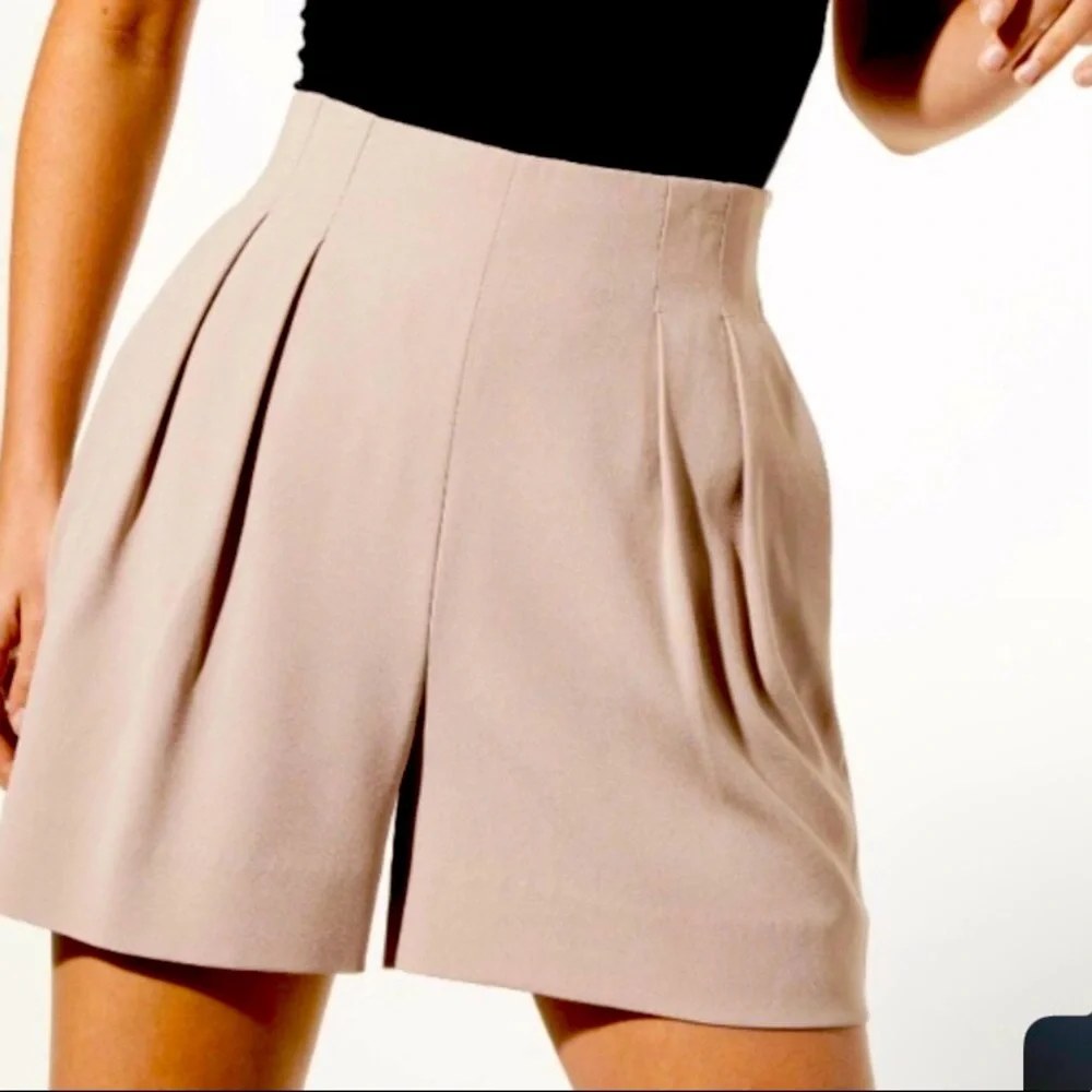 Aritzia babaton high rise pleated beige shorts - Picture 1 of 9